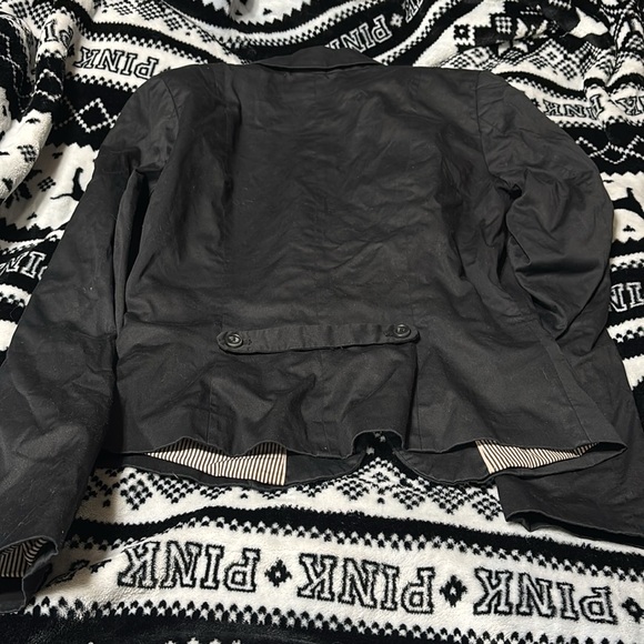 Blazer - Picture 6 of 6